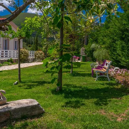 كانتري ستايل كريستينا فيلة Pouláta