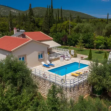 Villa Country Style Christina *