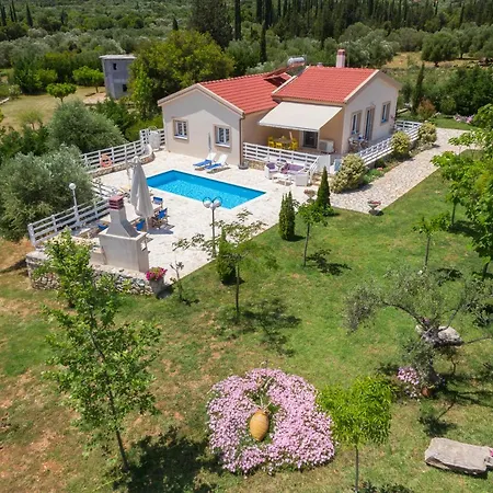 Country Style Christina Vilă *