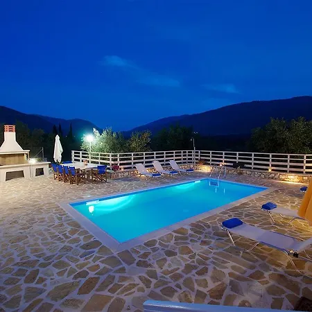 Country Style Christina Vilă *